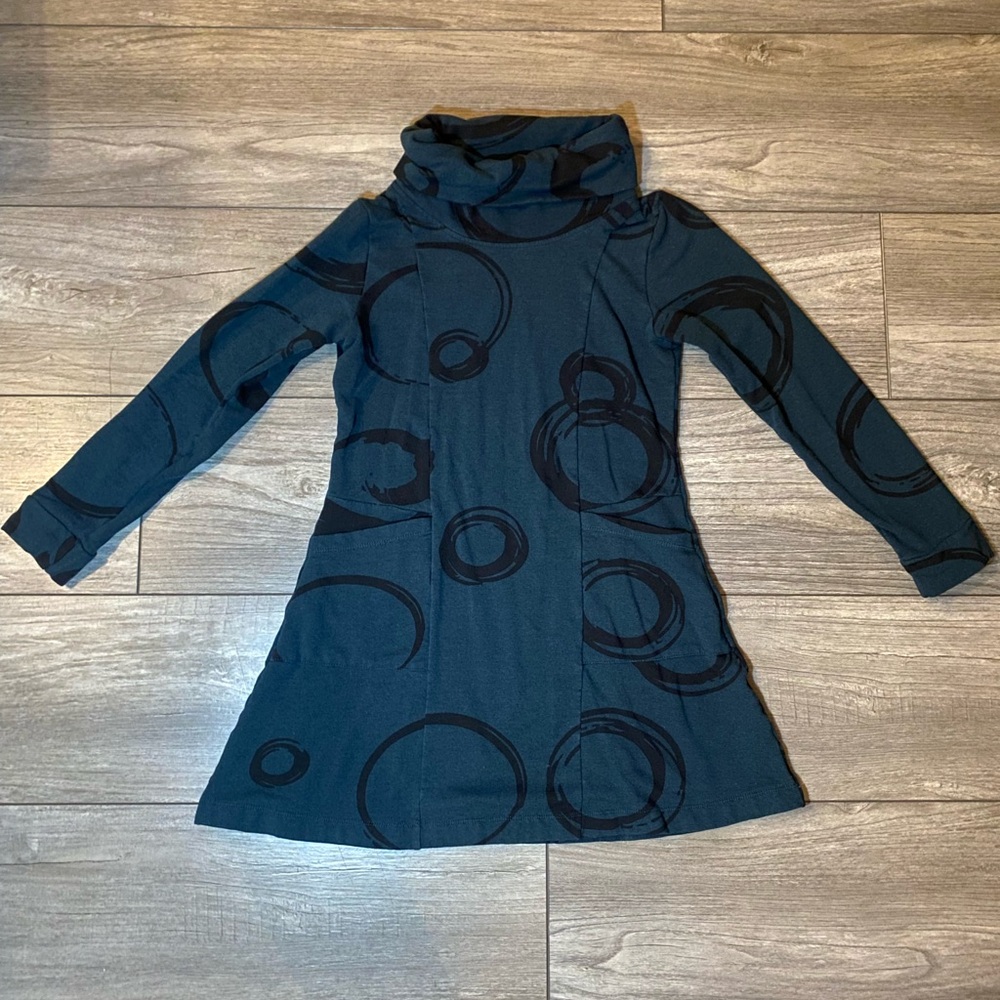 EUC Flutter Bamboo Fleece Brush Stroke Abstract Long Sleeve Cowl Neck Tunic